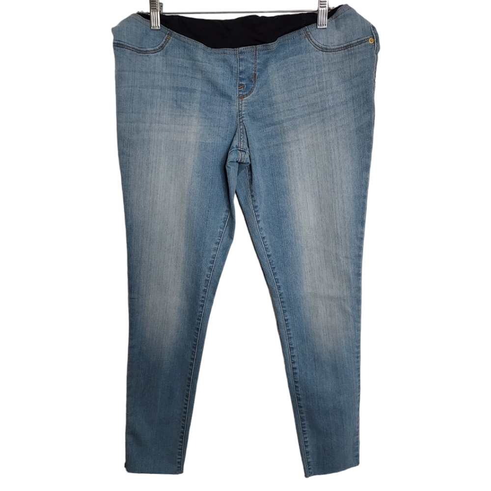 NWT Ingrid & Isabel Maternity Jeggings